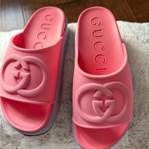 A1 Quality Gucci Soft rubber woman’s interlocking G Platform Pink Slides